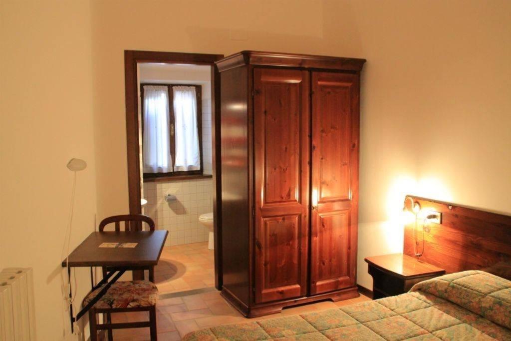 Guerrin Meschino Hotel Montemonaco Ngoại thất bức ảnh