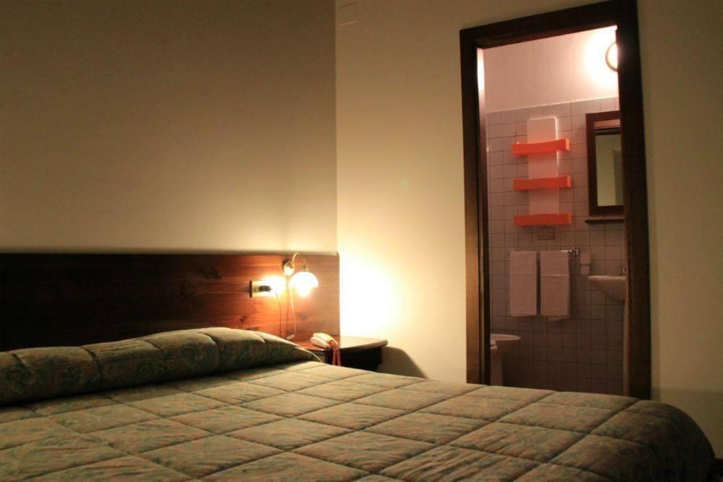 Guerrin Meschino Hotel Montemonaco Ngoại thất bức ảnh